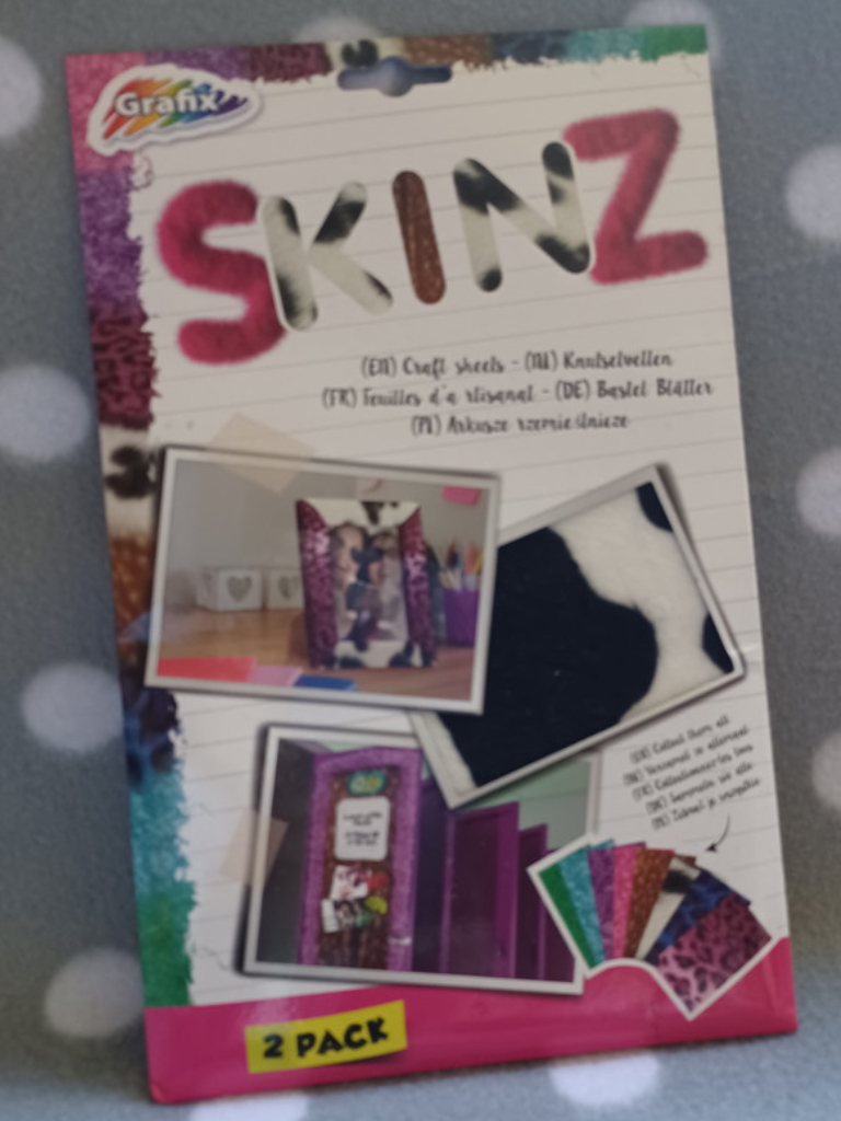 Grafix Skinz 2x Kunstfell Blätter Schwarz/Weiß 24x14,5cm selbstklebend Grafix Skinz 2x Kunstfell Blätter Schwarz/Weiß 24x14,5cm selbstklebend