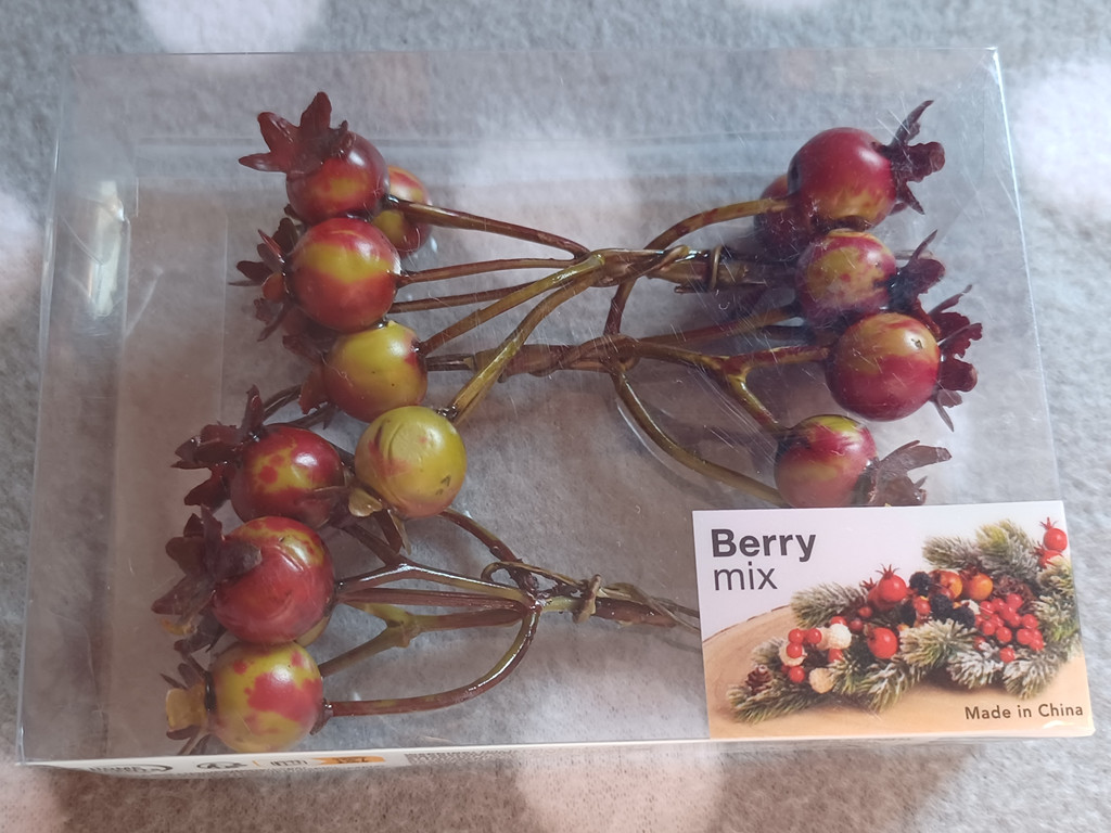 Herbst-Kranz Deko Mix Kunst Beeren Rot/Grün Herbst-Kranz Deko Mix Kunst Beeren Rot/Grün