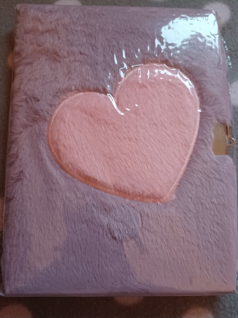 Buch: Tagebuch mit Schloss - Lila Plüsch mit Rosa Herz Buch: Tagebuch mit Schloss - Lila Plüsch mit Rosa Herz