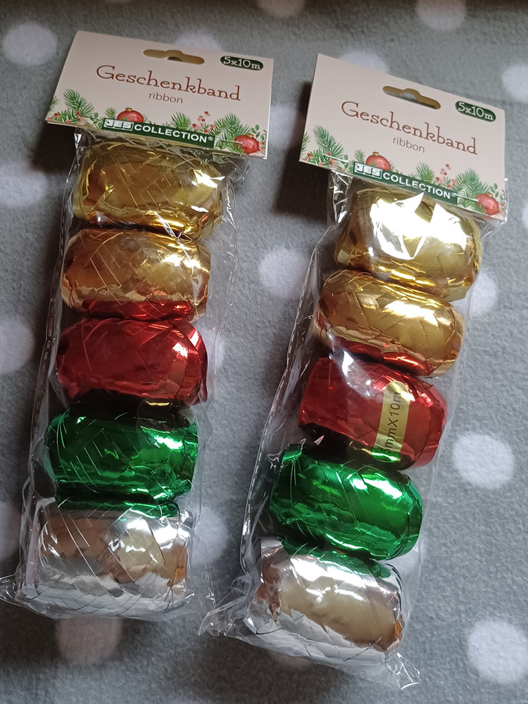 Weihnachten 2 x 5 Geschenkeband Rollen - verschiedene Farben - 100 Meter Weihnachten 2 x 5 Geschenkeband Rollen - verschiedene Farben - 100 Meter