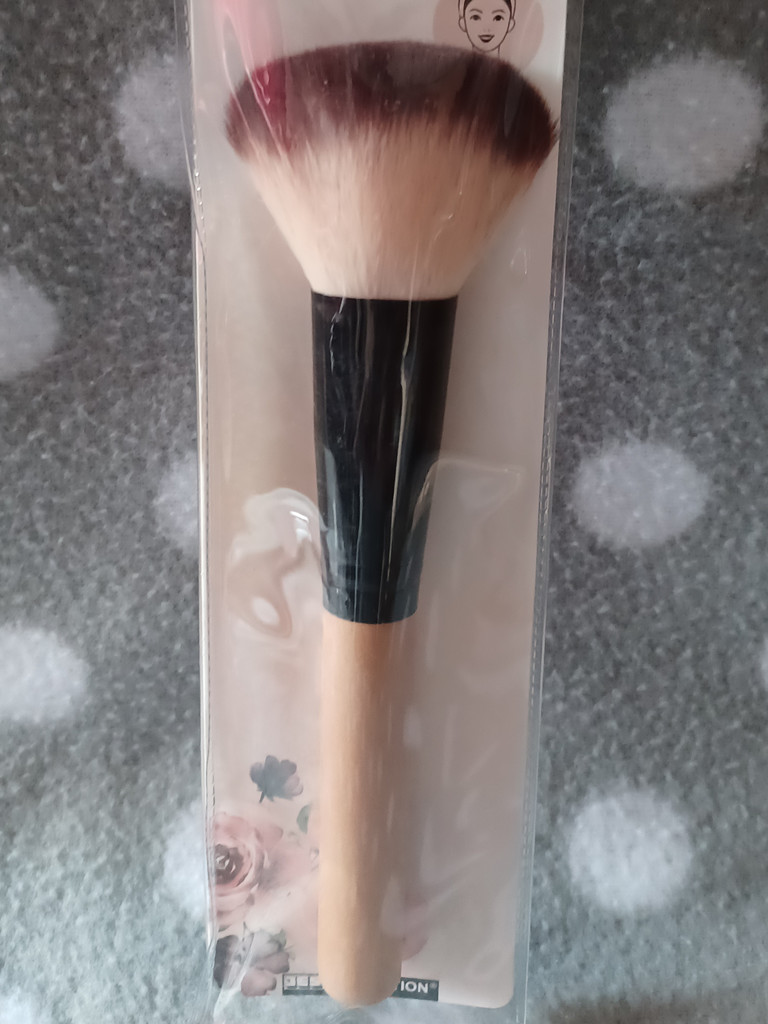 Kosmetikpinsel Make-up Pinsel Puderpinsel mit Kunststoffgriff