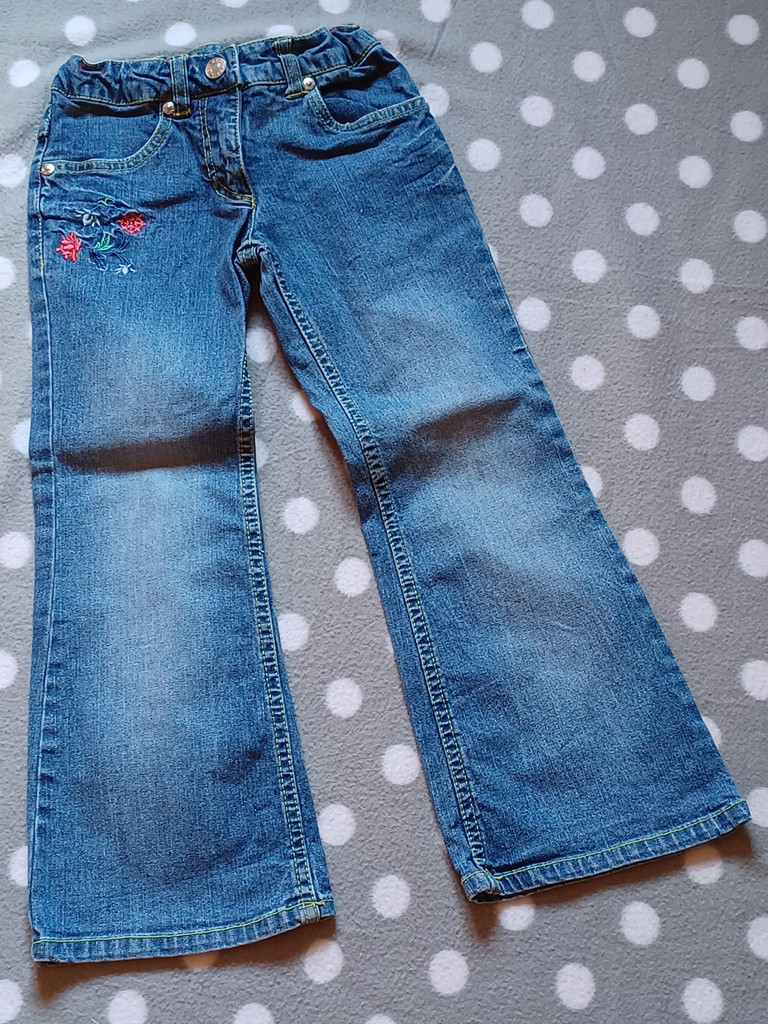 ALive Mädchen Jeans Blau Größe 116 mit floralen Applikationen