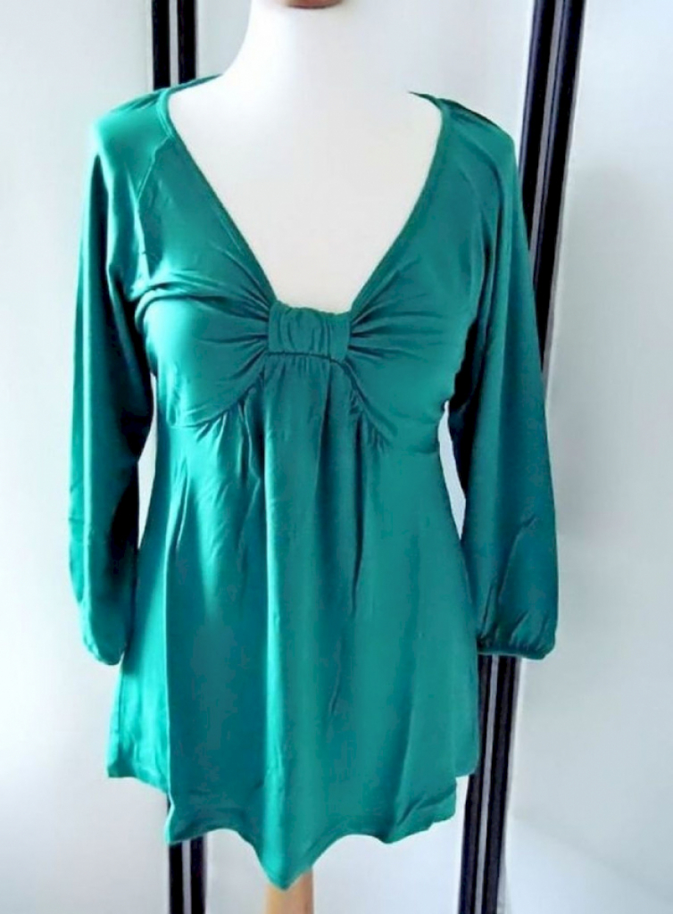 Damen Shirt - figurbetont in grün - verschiedene Größen Damen Shirt - figurbetont in grün - verschiedene Größen