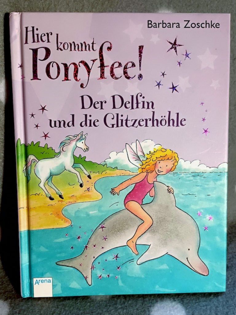 Buch: Hier kommt Ponyfee - Der Delfin und die Glitzerhöhle #16573