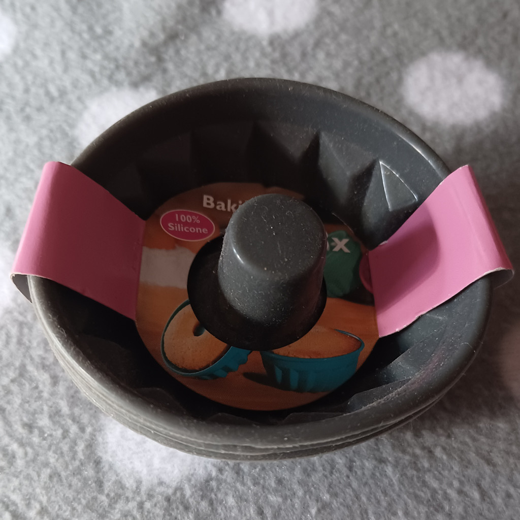 3x Kuchenformen aus Silikon Gugelhupf ⌀ 7cm 3x Kuchenformen aus Silikon Gugelhupf ⌀ 7cm