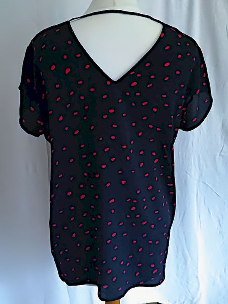 Only Shirt mit Herz Muster Dunkelblau Größe 40 Only Shirt mit Herz Muster Dunkelblau Größe 40