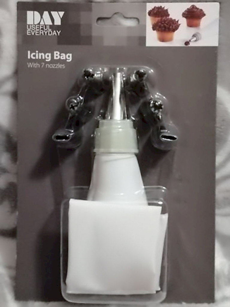 Dreiecksack 17x30cm Spritzbeutel Set inkl. 7 verschiedene Tüllen  Dreiecksack 17x30cm Spritzbeutel Set inkl. 7 verschiedene Tüllen