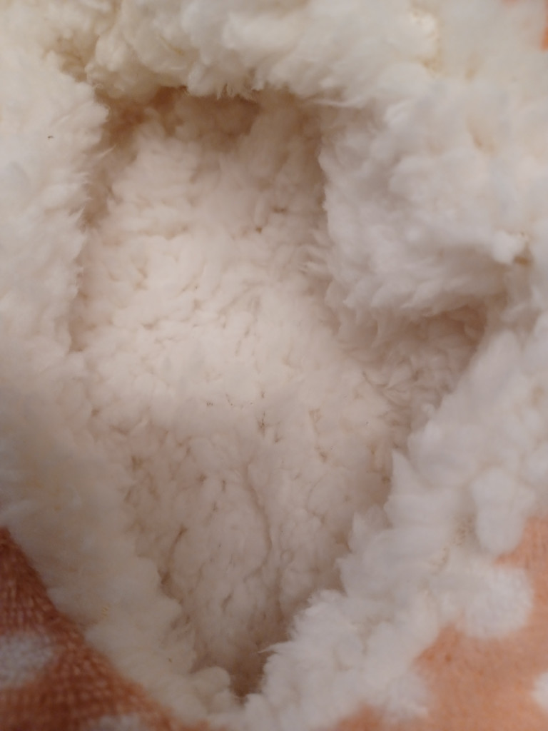 Damen-Hausschuhe Pfirsich mit Punkten – Warm & Flauschig (Gr. 40/42)