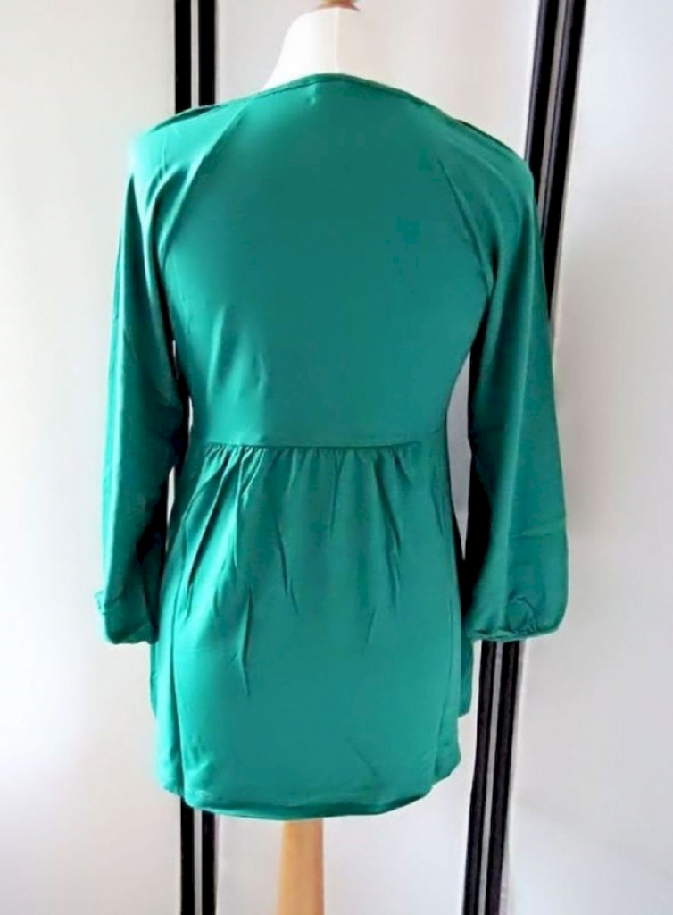 Damen Shirt - figurbetont in grün - verschiedene Größen Damen Shirt - figurbetont in grün - verschiedene Größen