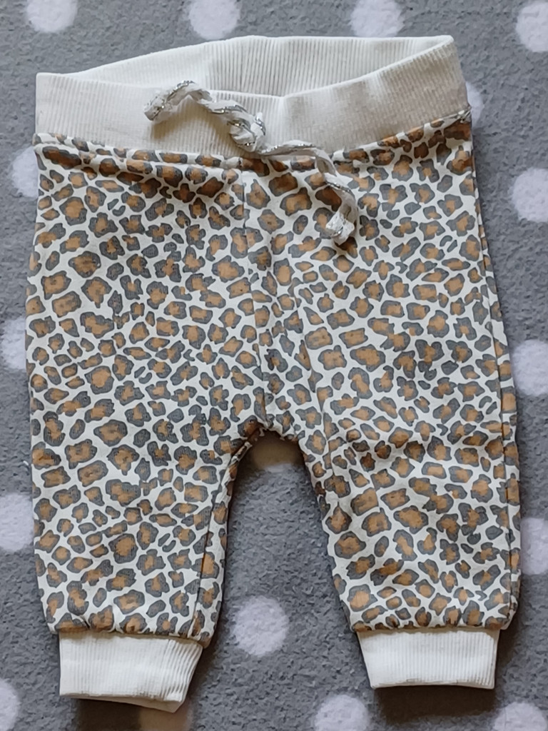 Baby Hose mit Gummibund und Leopard Design Größe 56 Baby Hose mit Gummibund und Leopard Design Größe 56