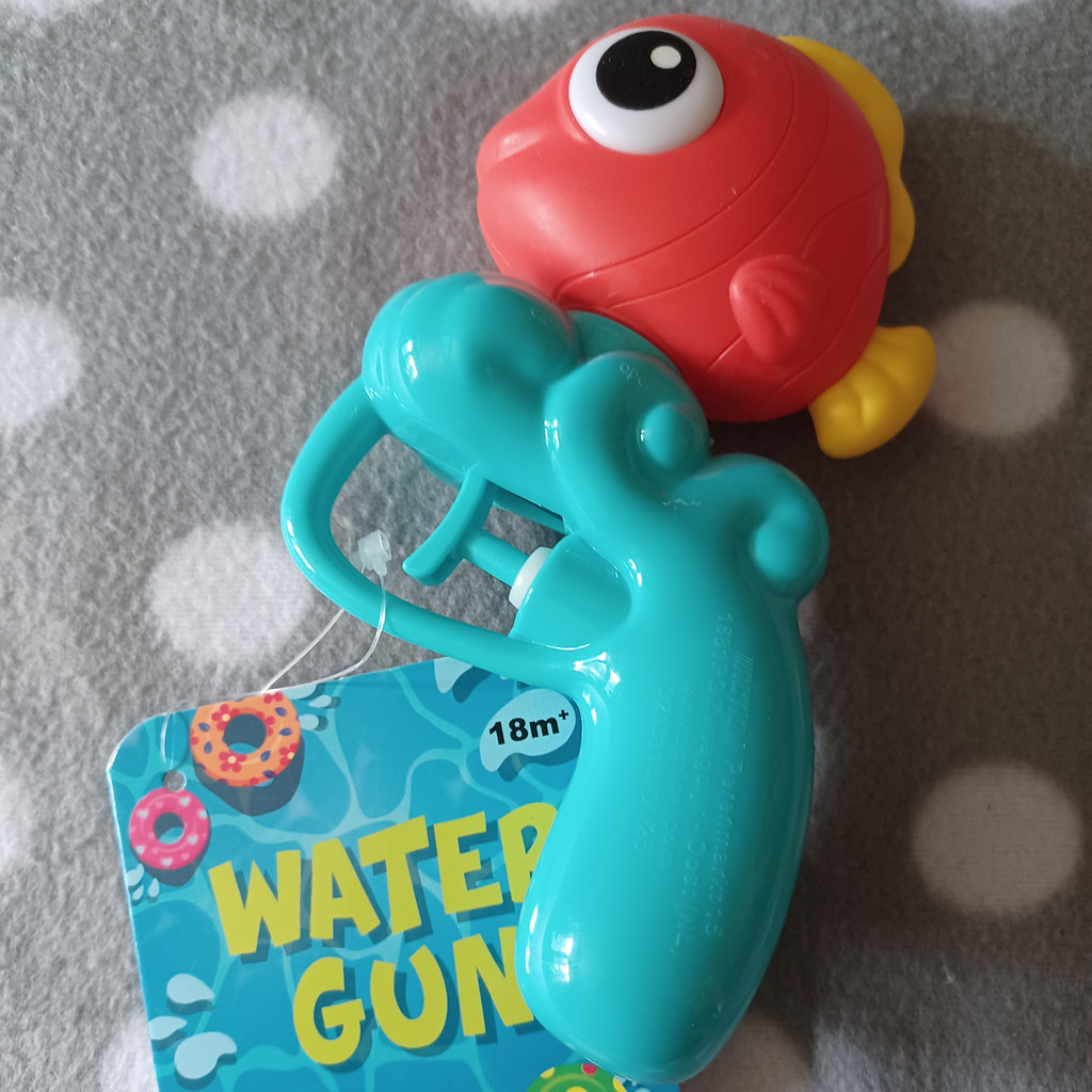 Coole Wasserpistolen in Fisch-Form für Kinder ab 18 Monaten Coole Wasserpistolen in Fisch-Form für Kinder ab 18 Monaten