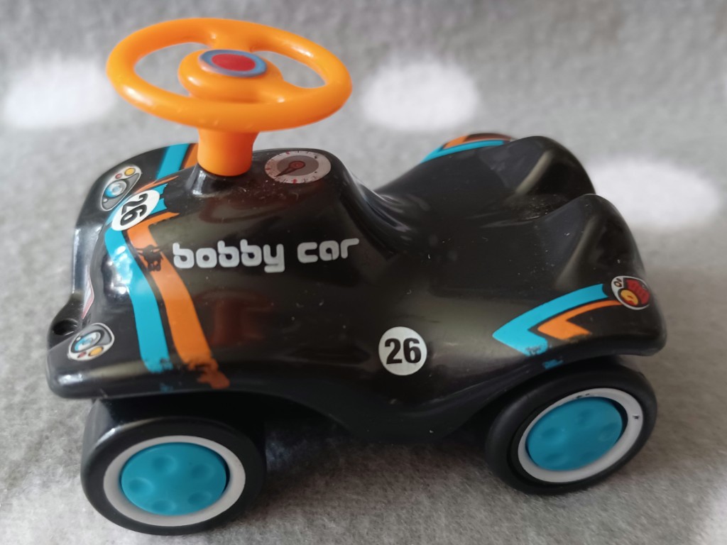 BIG Mini Bobby Car Racing – Schwarzes Miniaturmodell mit Rückziehfunktion BIG Mini Bobby Car Racing – Schwarzes Miniaturmodell mit Rückziehfunktion
