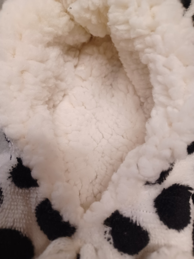 Damen-Hausschuhe – Weiß mit schwarzen Punkten & Pompons (Gr. 37/39)