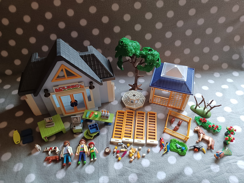 Playmobil 4343 - Tierklinik mit Gehege Playmobil 4343 - Tierklinik mit Gehege
