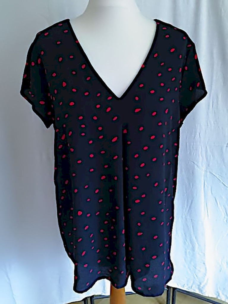 Only Shirt mit Herz Muster Dunkelblau Größe 40 Only Shirt mit Herz Muster Dunkelblau Größe 40