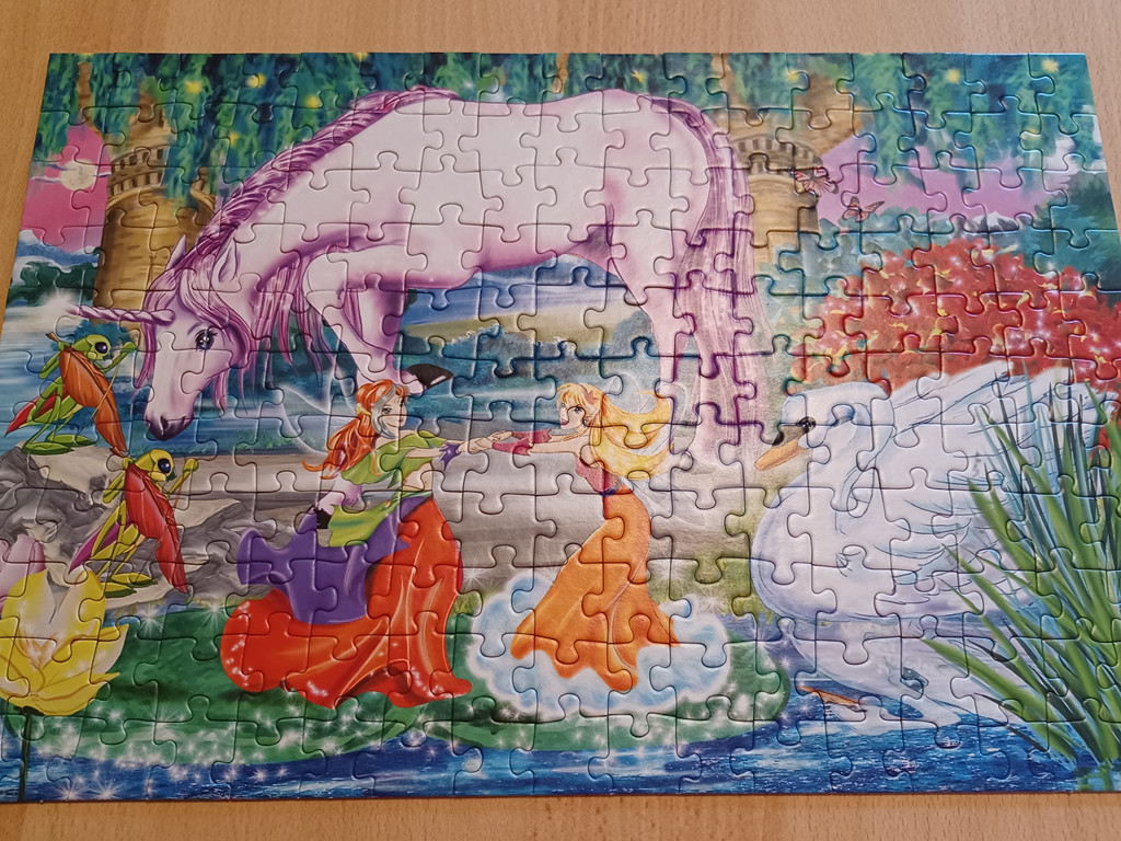 Puzzle mit 187 Teilen - Märchenlandschaft mit Einhorn und Elfen - ab 7 Jahre Puzzle mit 187 Teilen - Märchenlandschaft mit Einhorn und Elfen - ab 7 Jahre