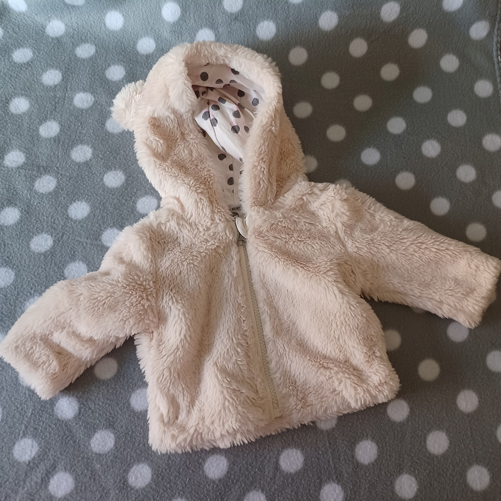 Flauschige Babyjacke mit Kapuze und Bärenohren – Größe 62/68 für Mädchen