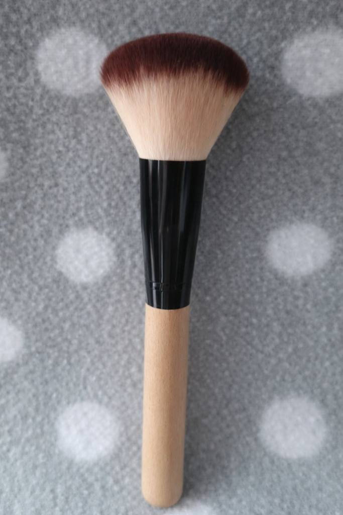 Kosmetikpinsel Make-up Pinsel Puderpinsel mit Kunststoffgriff