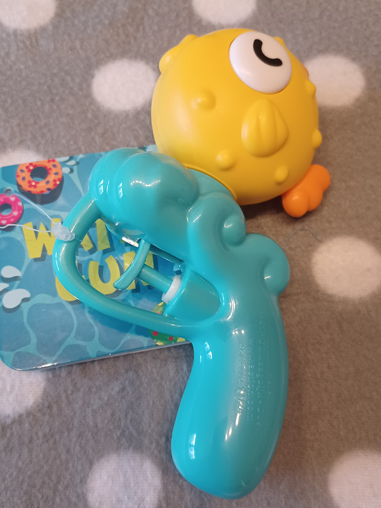Kugelfisch Wasserpistole 18m. Badespielzeug Wasserspritze
