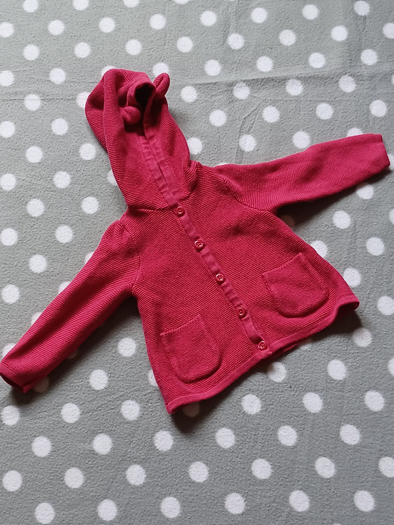 Topomini Strickjacke Beere Gr. 74 mit Kapuze und Öhrchen