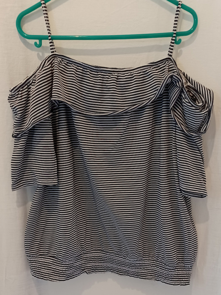 H&M Off-Shoulder-Shirt Blau/Weiß gestreift Größe 146/152  H&M Off-Shoulder-Shirt Blau/Weiß gestreift Größe 146/152