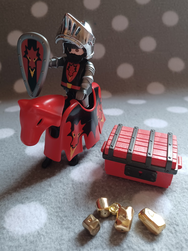 Playmobil - Drachenritter in Schwarz mit Pferd und Schatzkiste Playmobil - Drachenritter in Schwarz mit Pferd und Schatzkiste