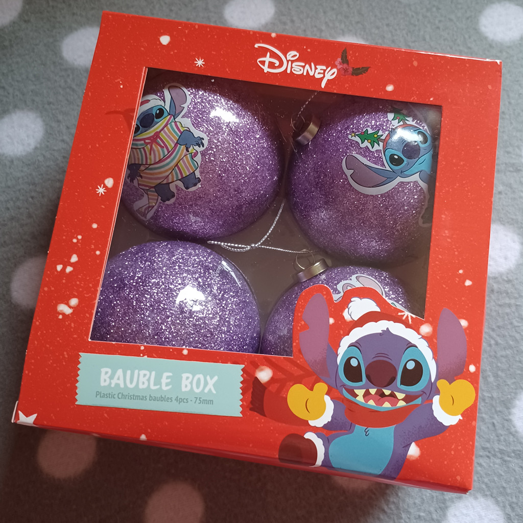 Christbaumkugel-Set Disney Stitch – Lila mit Glitzer, Kunststoff, 75 mm (4er Pack) Christbaumkugel-Set Disney Stitch – Lila mit Glitzer, Kunststoff, 75 mm (4er Pack)