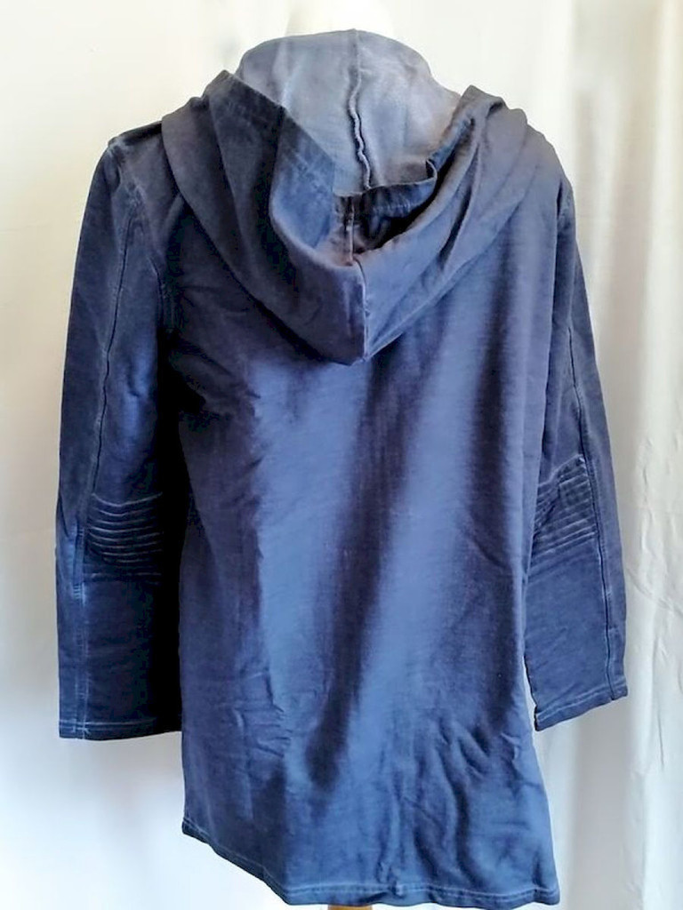 Jeans Damen-Überwurfjacke mit Kapuze in Blau – stilvoll und locker drapiert
